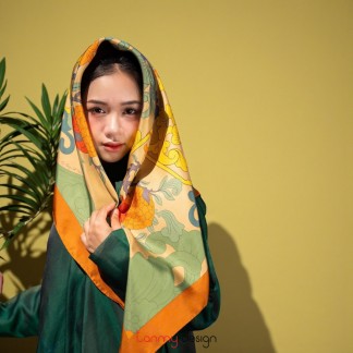 Khăn lụa vuông mãn cầu khởi phúc - viền cam 90x90 cm